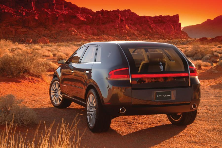  Lincoln Aviator Concept 2004 года  (фото 4 из 37)